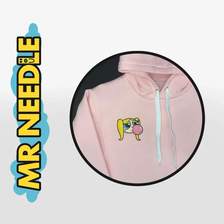 Ροζ hoodie με μικρό χρωματιστό κέντημα, κοντινό